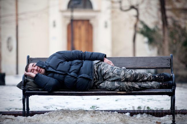 Bez strechy nad hlavou v Bratislave žijú tisíce ľudí