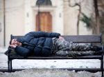 Bez strechy nad hlavou v Bratislave žijú tisíce ľudí