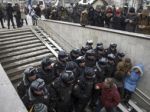 Na Deň ústavy zatýkali v Moskve opozičných aktivistov