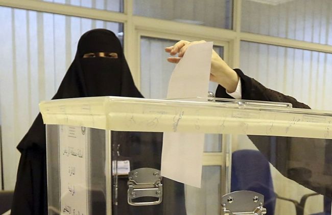 Prelomové voľby v Saudskej Arábii, uspelo aj 20 žien