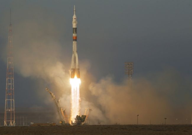 Ruská kozmická loď Sojuz TMA-19M sa úspešne spojila s ISS