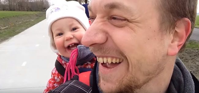 Video: Takto to dopadne, keď komunikuje otec s dcérou