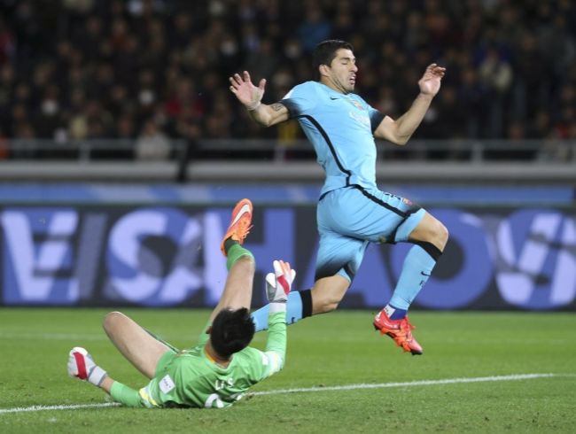 Video: Suárez hetrikom posunul Barcelonu do finále MS klubov