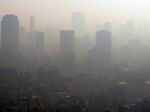 Peking pre smog opäť vyhlásil najvyšší stupeň pohotovosti