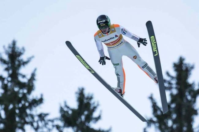 V skokoch na lyžiach v Engelbergu triumfoval opäť Prevc