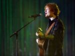 Ed Sheeran kúpil rodičom auto a byt v Londýne
