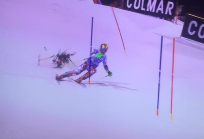 Video: Na Hirschera počas pretekov takmer spadol veľký dron