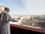 Pápež vyzval na mier, vyzdvihol pomoc utečencom