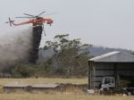Požiare zničili viac ako 100 obydlí v Austrálii