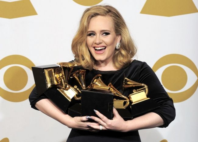 Adele prekonala s novým albumom vlastný rekord
