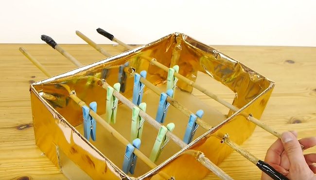 Video: Ako si vyrobiť stolný futbal z krabice