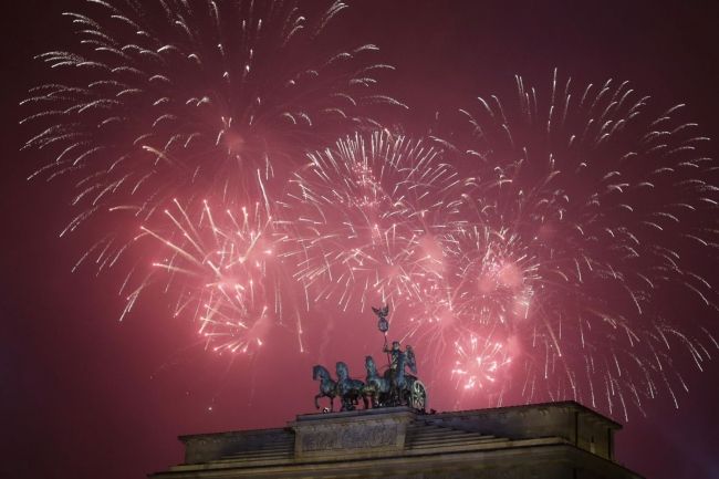 Veľkolepé ohňostroje odštartovali nový rok vo svete