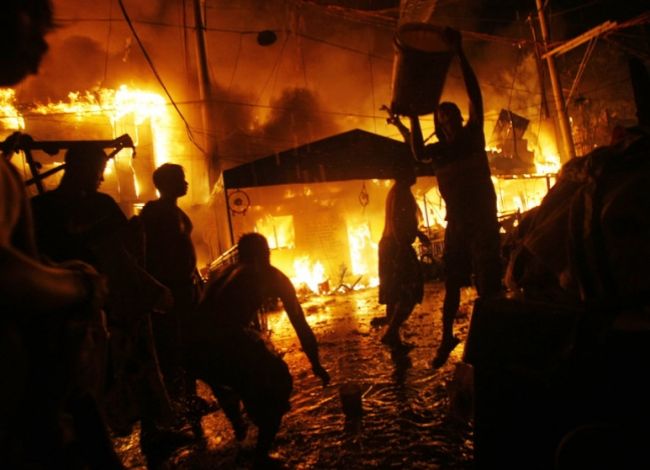 Ohňostroje spôsobili v Manile požiar, zhoreli tisíce domov