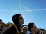 Lietadlá vytvorili na oblohe odkazy pre Donalda Trumpa