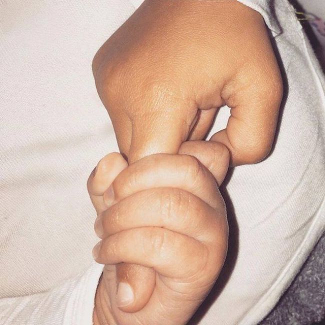 Kim Kardashian zverejnila prvú fotku syna Sainta