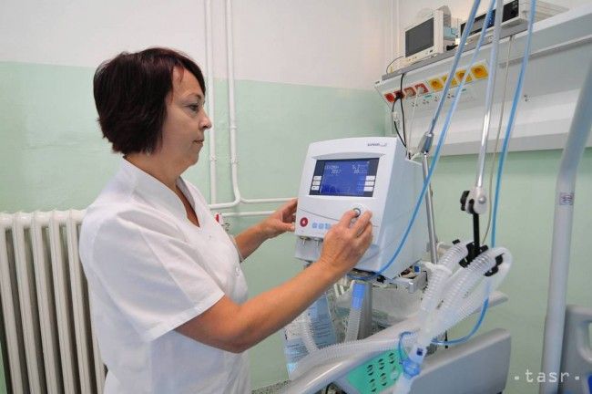 Zdravotné sestry u nás zarobia 700 eur v hrubom, v Rakúsku 1.930 eur