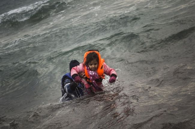 Prevrátila sa loď s utečencami, zahynuli aj deti