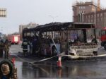 Muž podpálil autobus, zahynulo 17 ľudí