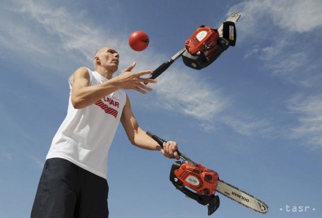 V knihe svetových rekordov 2016 je aj Slovák, žonglér M.Roskopf