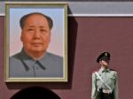 V Číne vztýčili gigantickú pozlátenú sochu Mao Cetunga