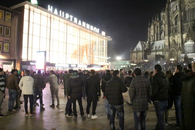 Nemecko vyšetruje útoky na ženy, podozrieva zločinecký gang