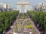 Champs-Élysées bude jednu nedeľu v mesiaci pešou zónou