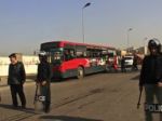Ozbrojenci spustili v Káhire paľbu na autobus s turistami