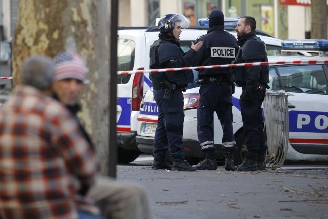 Ďalší útok vo Francúzsku: Kurd s mačetou napadol učiteľa