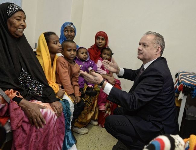 Prezident Kiska navštívil utečencov v Humennom