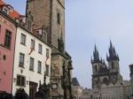 Muž sa zabil skokom z veže na pražskom Staromestskom námestí