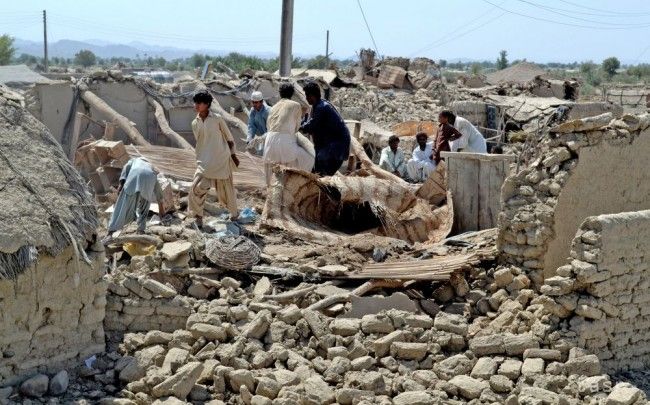 Útočník zabil v Pakistane pred očkovacím strediskom 14 ľudí