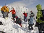 Lavína zasiahla v Alpách skupinu školákov, najmenej dvaja zomreli