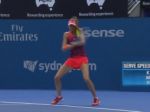 Video: Daniela Hantuchová sa returnom trafila do hlavy