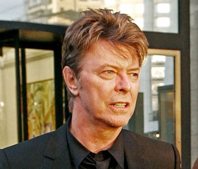 Telo speváka Davida Bowieho tajne spopolnili v New Yorku