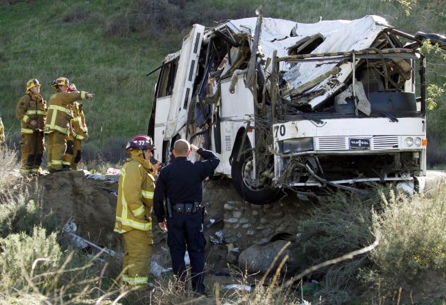 Pri nehode autobusu zahynulo najmenej 14 ľudí