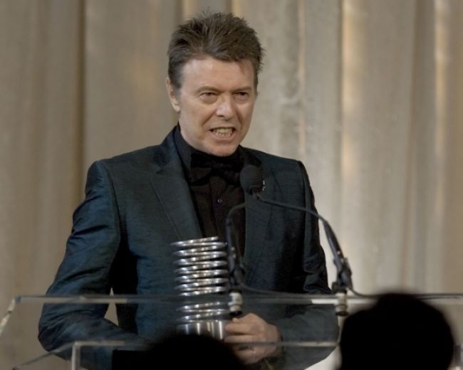 David Bowie prekonal rekord speváčky Adele na kanáli Vevo