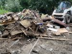 Z čiernych skládok v Petržalke odviezli vyše 433 ton odpadu