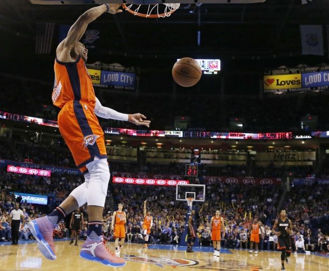 Video: Spurs doma ničia súperov, Westbrook s triple-double