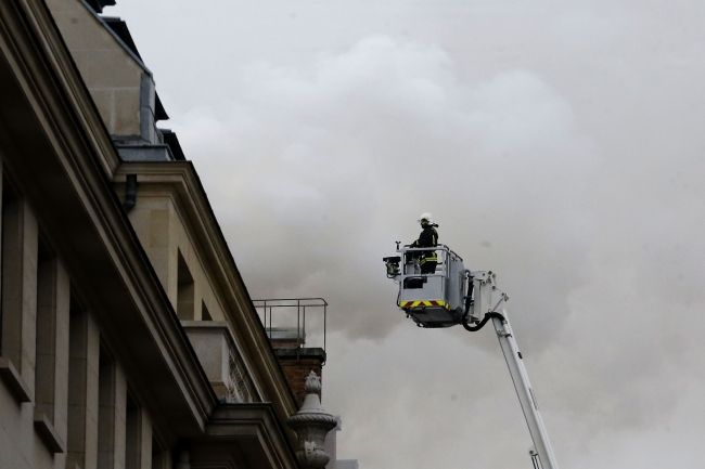 Video: V centre Paríža horel luxusný hotel Ritz