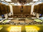 Exposlanca parlamentu súd v kauze bitky oslobodil