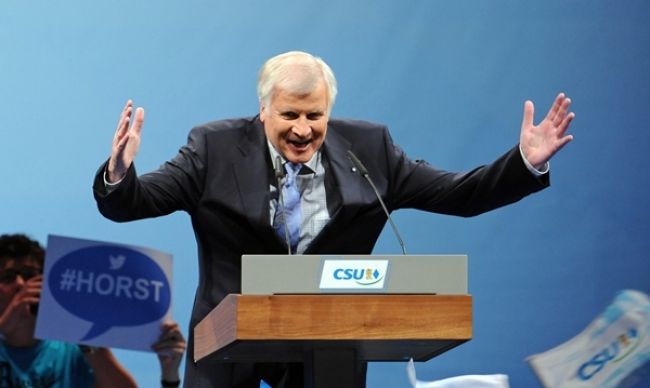 Bavorský premiér Horst Seehofer omdlel počas prejavu