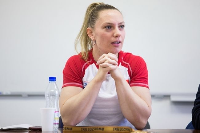 Kráľovnou v pretláčaní rukou je šiestykrát Lucia Debnárová