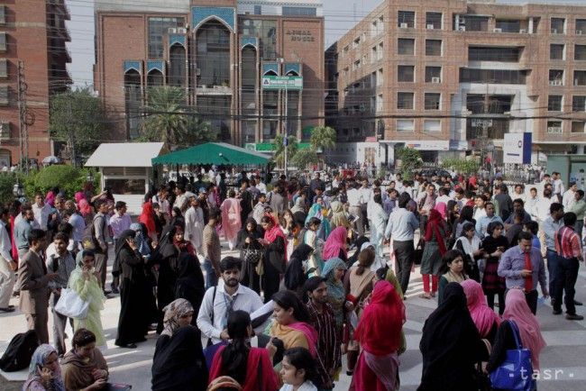 Strelci vtrhli na univerzitu na severozápade Pakistanu, počuť streľbu