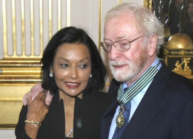 Pil som fľašu vodky denne, priznal herec Michael Caine