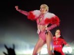Miley Cyrus a Liam Hemsworth sa zasnúbili
