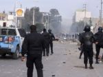 Tunisko sužujú nepokoje, zaviedli zákaz nočného vychádzania