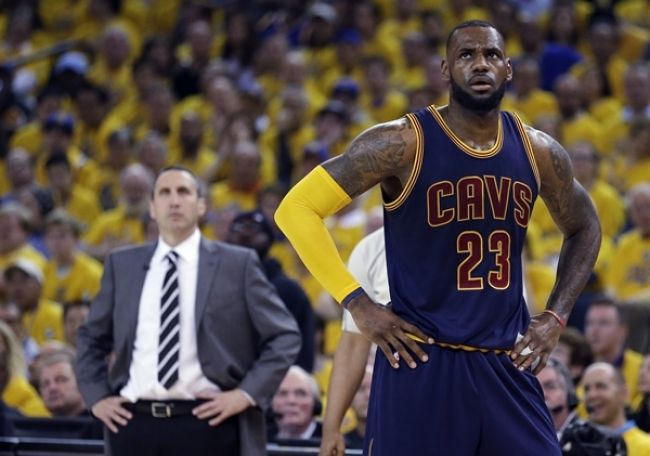 Víťazstvá nie sú všetko, Cleveland vyhodil trénera Blatta