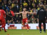 Video: Liverpool zvládol bláznivý záver, ManUnited zaváhal