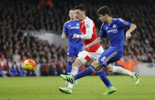 Chelsea zdolala oslabený Arsenal, Leicester na čele tabuľky