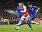 Chelsea zdolala oslabený Arsenal, Leicester na čele tabuľky